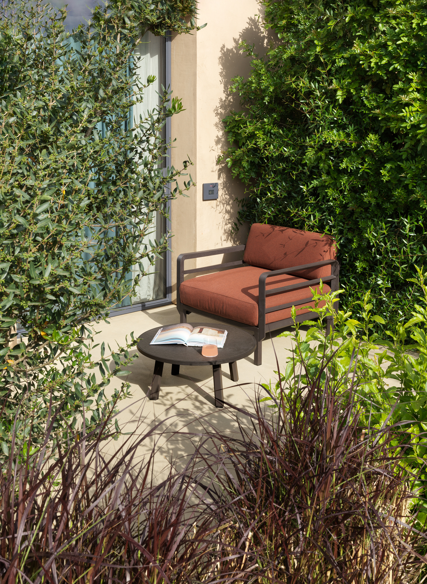 Nardi Loungesessel Maximo  - Bezug abnehmbar, wasserabweisend, rutschfest, Bezug: cannella Sunbrella, Farbe Gestell: terra