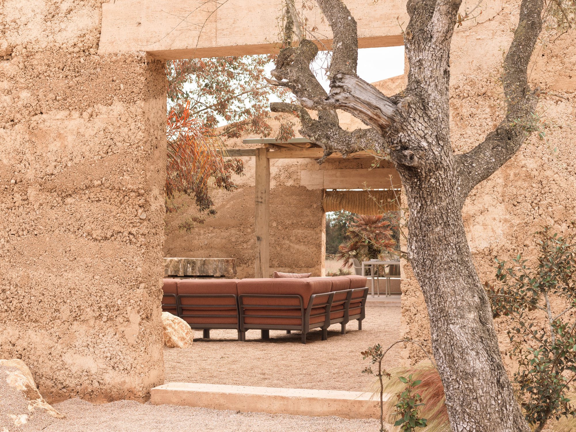 Nardi Loungegruppe Maximo  - Bezug: perla Sunbrella, Farbe Gestell: gesso, Stellmaße B/HT: ca. 252,5 x 79 x 94 cm