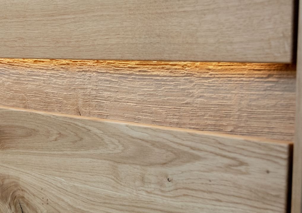 Vitrine Emma Wildeiche geölt 103 x 207 cm