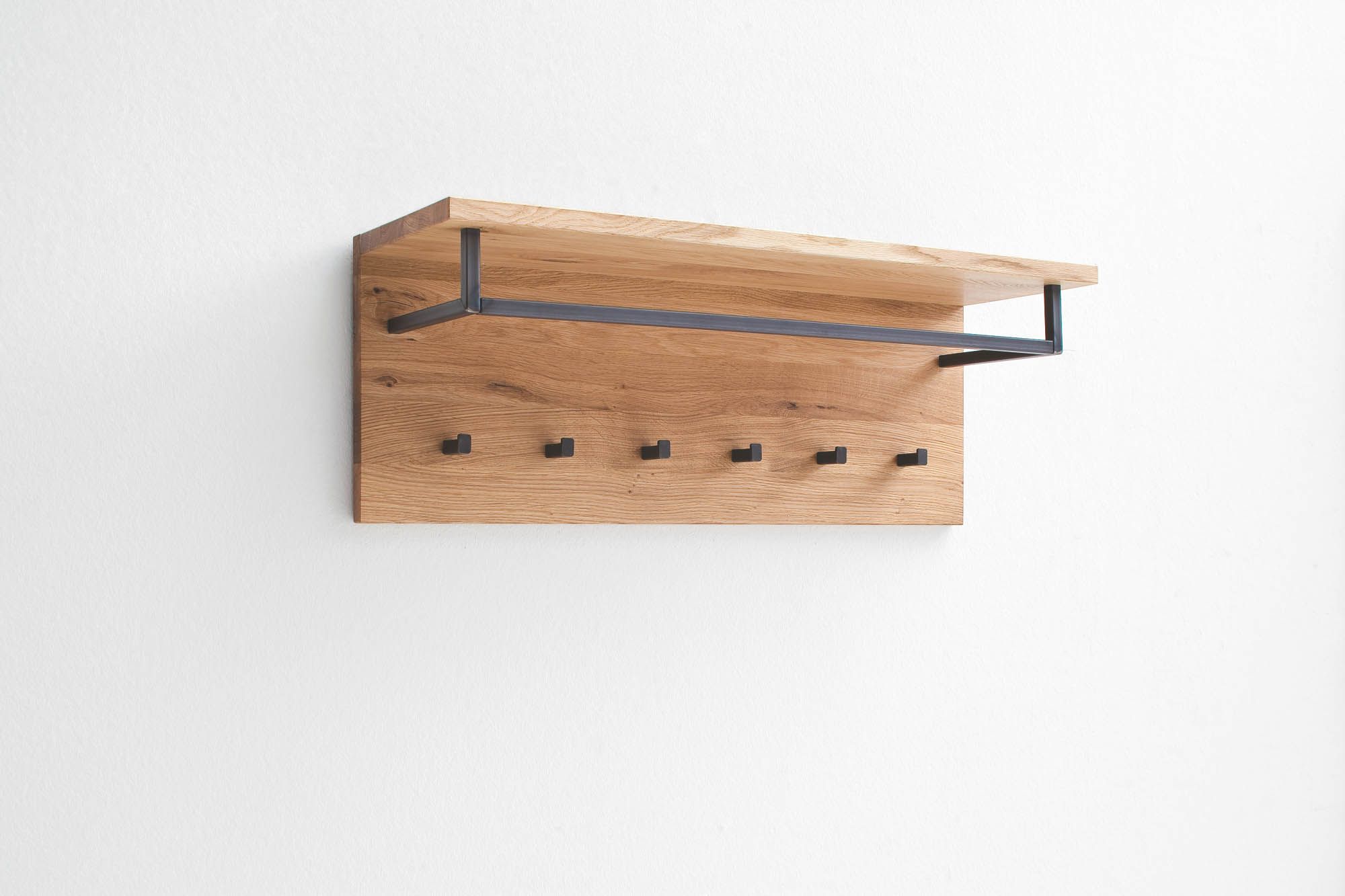 Wandgarderobe Bolton Wildeiche massiv geölt - mit 1 Kleiderstange und 6 Kleiderhaken aus Eisen